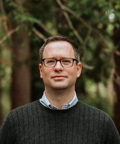 Headshot of Daniel